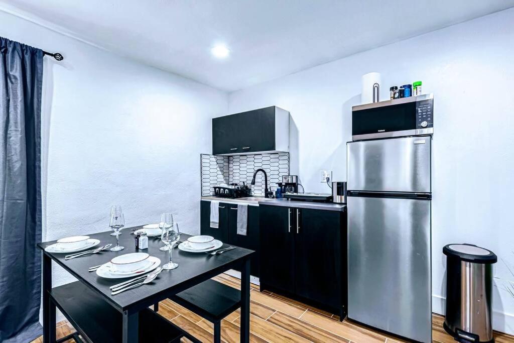 Phoenix Retreat - 1 Bedroom King Suite With 2 Smart Tvs - 10 Min From Airp - Unit B Eksteriør billede