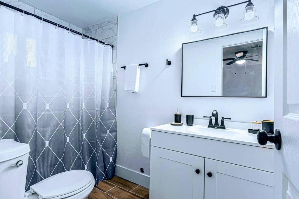 Phoenix Retreat - 1 Bedroom King Suite With 2 Smart Tvs - 10 Min From Airp - Unit B Eksteriør billede